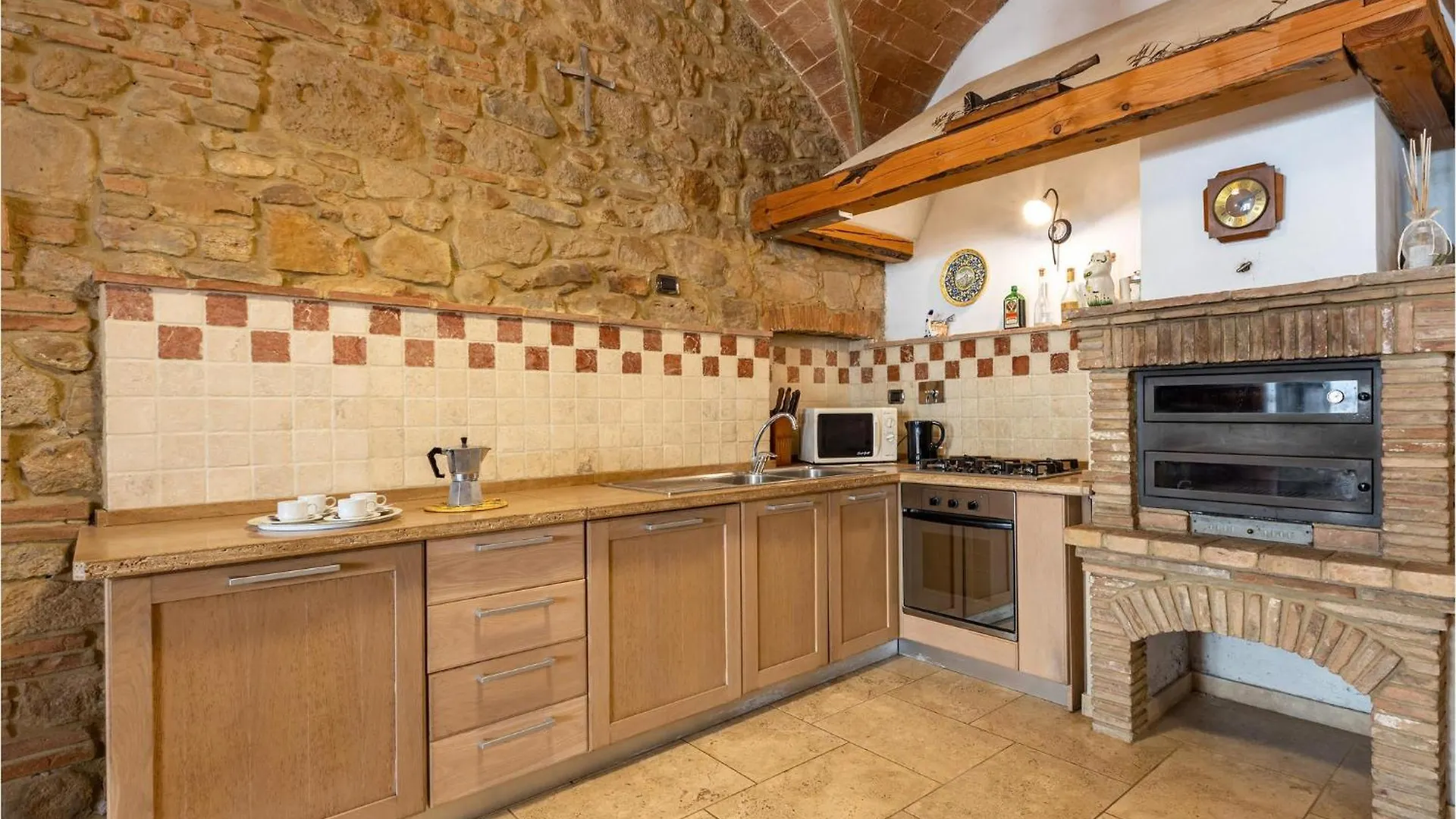 Amazing Home In Mazzolla With Wifi